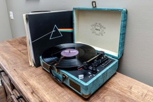 Best Turntable With Built-In Speakers