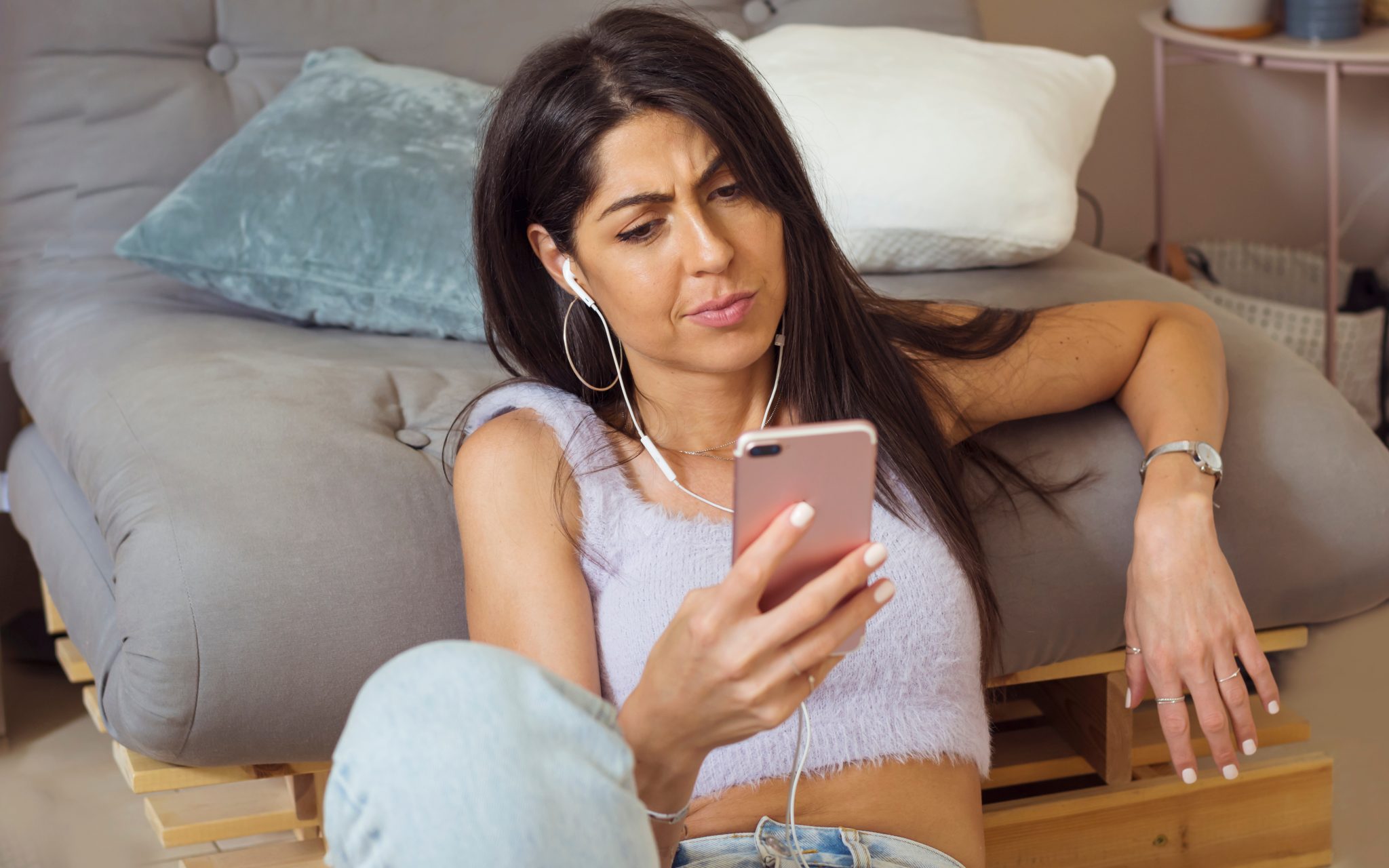 7 Reasons Earphones Sound Fuzzy or Distorted